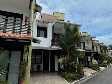Increible casa en venta de tres niveles en la mejor ubicación de villavicencio!