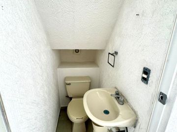 Casa en Venta en Hacienda del Valle II, Toluca, Plaza Santin, Aeropuerto TLC, 10 Min METEPEC