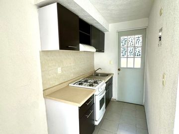 Casa en Venta en Hacienda del Valle II, Toluca, Plaza Santin, Aeropuerto TLC, 10 Min METEPEC