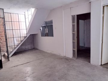 VENTA CASA CHOSICA SAN FERNANDO BAJO EN INTERIOR SIN COCHERA