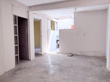 VENTA CASA CHOSICA SAN FERNANDO BAJO EN INTERIOR SIN COCHERA