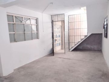 VENTA CASA CHOSICA SAN FERNANDO BAJO EN INTERIOR SIN COCHERA