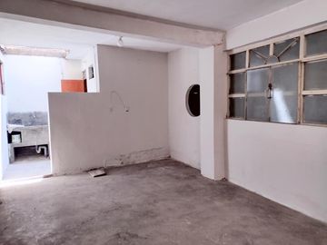 VENTA CASA CHOSICA SAN FERNANDO BAJO EN INTERIOR SIN COCHERA