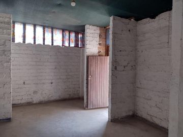 VENTA CASA CHOSICA SAN FERNANDO BAJO EN INTERIOR SIN COCHERA