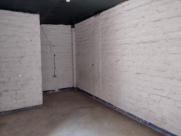 VENTA CASA CHOSICA SAN FERNANDO BAJO EN INTERIOR SIN COCHERA