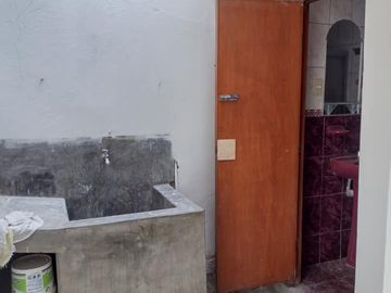 VENTA CASA CHOSICA SAN FERNANDO BAJO EN INTERIOR SIN COCHERA