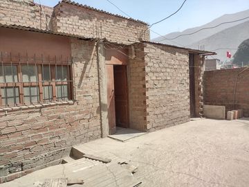 VENTA CASA CHOSICA SAN FERNANDO BAJO EN INTERIOR SIN COCHERA