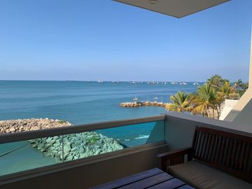 VENTA DE DEPARTAMENTO FRENTE AL MAR CON ESPECTACULAR VISTA PUERTO LUCIA /SALINAS.