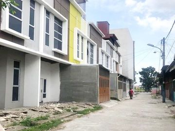 Dijual Rumah Yos Sudarso Regency  Dekat Pasar Swalayan Maju Bersama