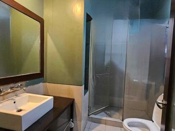 🌟 Luxurious Burnham Suites Unit with Stunning Views in Baguio City! 🌟