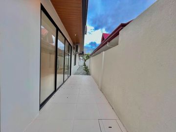 SPACIOUS SINGLE HOUSE AND LOT WITH MODERN INTERIOR DESIGN IN BF RESORT LAS PINAS