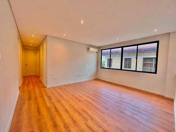 SPACIOUS SINGLE HOUSE AND LOT WITH MODERN INTERIOR DESIGN IN BF RESORT LAS PINAS