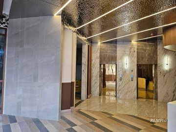 🌟 Live in Comfort and Style at City Hub Condominium! 🌟