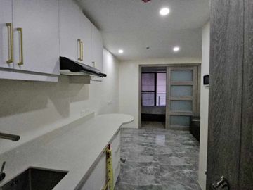 🌟 Live in Comfort and Style at City Hub Condominium! 🌟