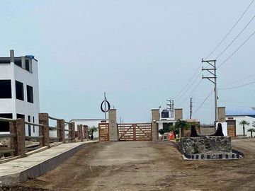 VENTA DE AMPLIO TERRENO EN PLAYA LOS LOBOS