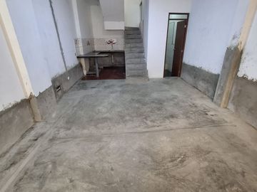 REMATE CASA  CERCA DE LA AV. NESTOR GAMBETA