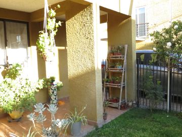 SE VENDE CASA EN BARRIO LAS ROSAS, MAIPU