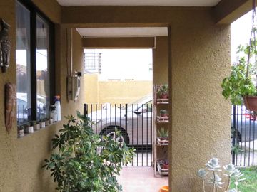 SE VENDE CASA EN BARRIO LAS ROSAS, MAIPU