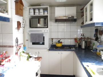 SE VENDE CASA EN BARRIO LAS ROSAS, MAIPU