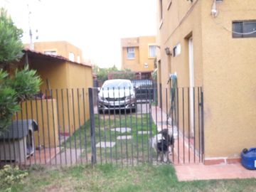 SE VENDE CASA EN BARRIO LAS ROSAS, MAIPU