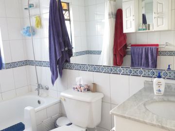 SE VENDE CASA EN BARRIO LAS ROSAS, MAIPU