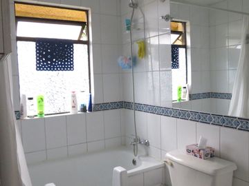 SE VENDE CASA EN BARRIO LAS ROSAS, MAIPU