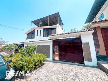 VENTA DE CASA EN SAN JUAN DE LURIGANCHO CAMPOY CON AMPLIO JARDIN 506 M2