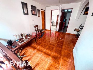 VENTA DE CASA EN SAN JUAN DE LURIGANCHO CAMPOY CON AMPLIO JARDIN 506 M2