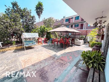 VENTA DE CASA EN SAN JUAN DE LURIGANCHO CAMPOY CON AMPLIO JARDIN 506 M2