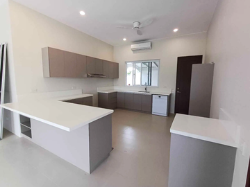 Modern House with Gardens and Pool for Sale in Manila Southwoods, Cavite