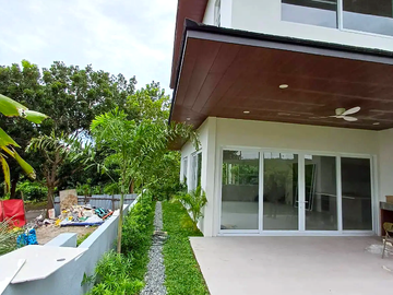 Modern House with Gardens and Pool for Sale in Manila Southwoods, Cavite