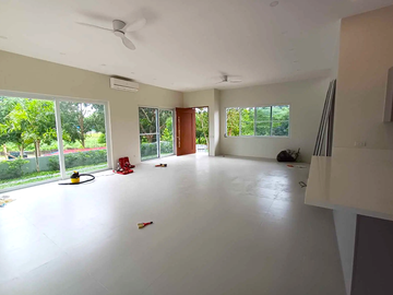 Modern House with Gardens and Pool for Sale in Manila Southwoods, Cavite