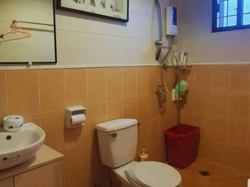 𝗙𝗢𝗥 𝗦𝗔𝗟𝗘: House For Sale in Metrovilla Centre, Valenzuela City