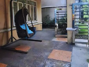 𝗙𝗢𝗥 𝗦𝗔𝗟𝗘: House For Sale in Metrovilla Centre, Valenzuela City