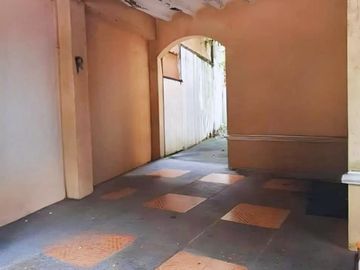 𝗙𝗢𝗥 𝗦𝗔𝗟𝗘: House For Sale in Metrovilla Centre, Valenzuela City