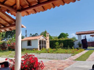 CABAÑA DE 7 HABITACIONES MUY BIEN UBICADA