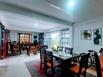 CABAÑA DE 7 HABITACIONES MUY BIEN UBICADA