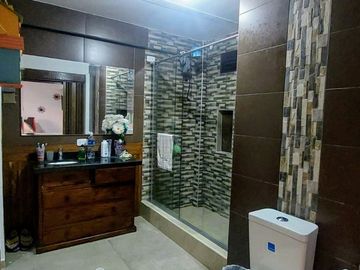 CABAÑA DE 7 HABITACIONES MUY BIEN UBICADA