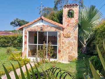 CABAÑA DE 7 HABITACIONES MUY BIEN UBICADA