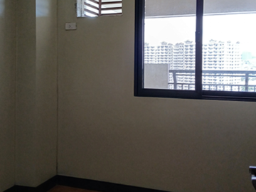 Royal Palm Residences, 2 BR condo with Parking in Taguig, Acacia Estates by DMCI