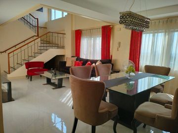𝐅𝐎𝐑 𝐒𝐀𝐋𝐄: Mckinley Hill Garden Villas - 3 Bedroom Loft Unit, Furnished,148.7 Sqm., 1 Parking Slot, Mckinley Hi