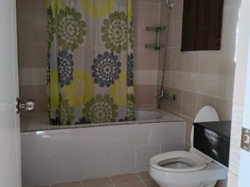 𝐅𝐎𝐑 𝐒𝐀𝐋𝐄: Mckinley Hill Garden Villas - 3 Bedroom Loft Unit, Furnished,148.7 Sqm., 1 Parking Slot, Mckinley Hi