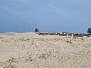 VENTA TERRENO DE PLAYA FRENTE AL MAR EN VICHAYITO
