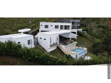 VENDO FINCA EN EL LAGO CALIMA