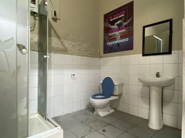 SE VENDE LOCAL O TERRENO