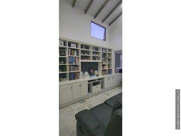 VENDO CASA EN EL SECTOR EXCLUSIVO CHIPICHAPE