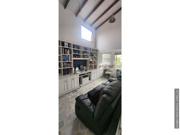VENDO CASA EN EL SECTOR EXCLUSIVO CHIPICHAPE