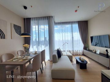 Homy and luxury 2 bedrooms unit for rent in the top location Esse Asoke. Well designed with high-level visions. BTS and MRT systems accessing. 最高のロケーシ