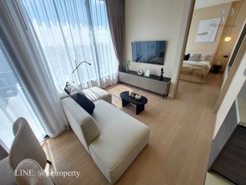 Homy and luxury 2 bedrooms unit for rent in the top location Esse Asoke. Well designed with high-level visions. BTS and MRT systems accessing. 最高のロケーシ