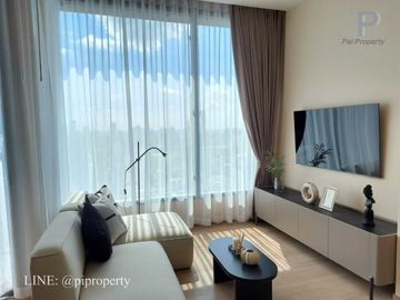 Homy and luxury 2 bedrooms unit for rent in the top location Esse Asoke. Well designed with high-level visions. BTS and MRT systems accessing. 最高のロケーシ